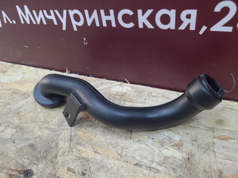 Воздухопровод охлаждения вещевого ящика