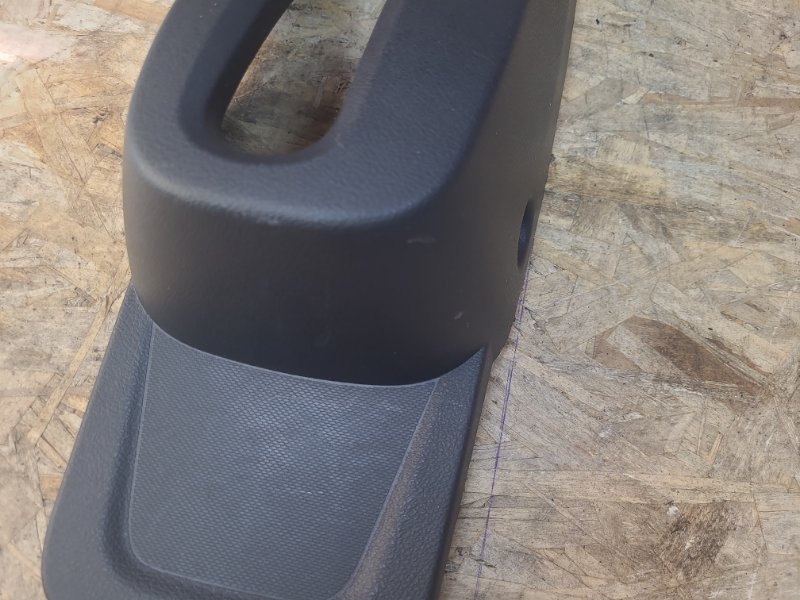 Консоль между сидений