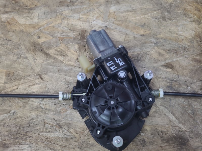 Стеклоподъемник    двери