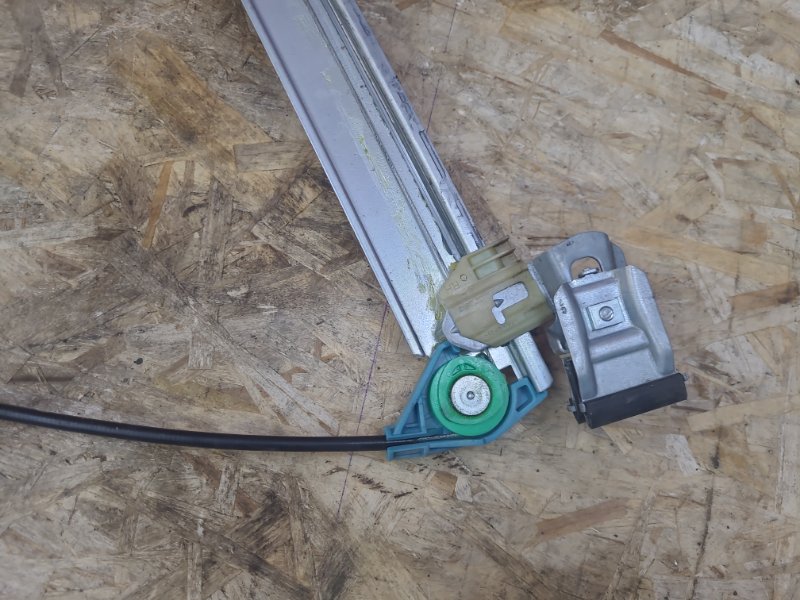 Стеклоподъемник    двери