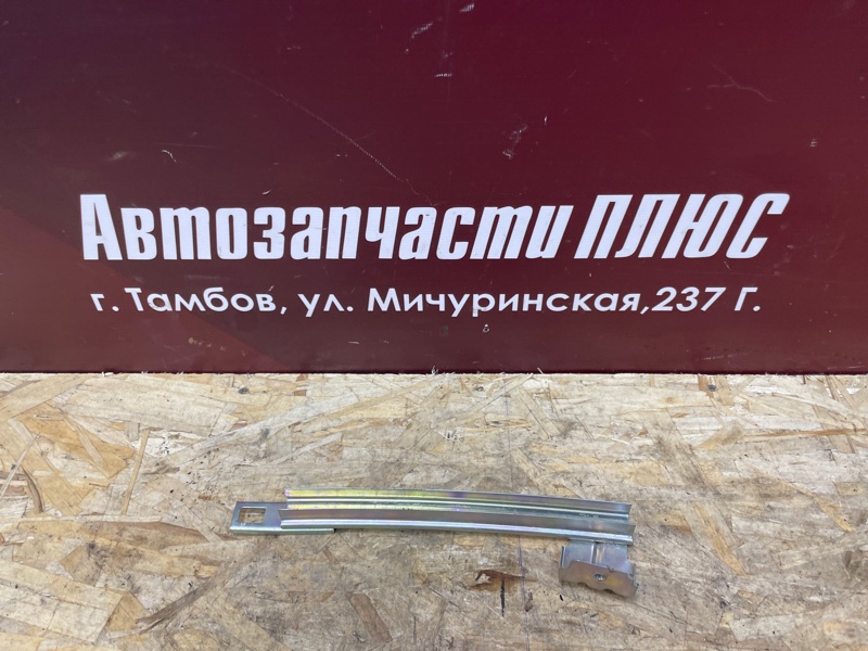 Направляющая стекла     двери