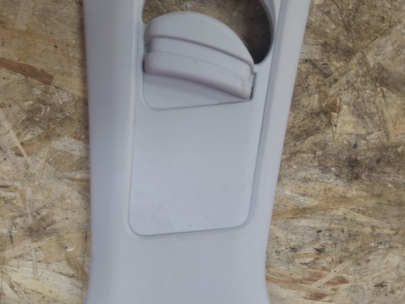 Обшивка средней стойки