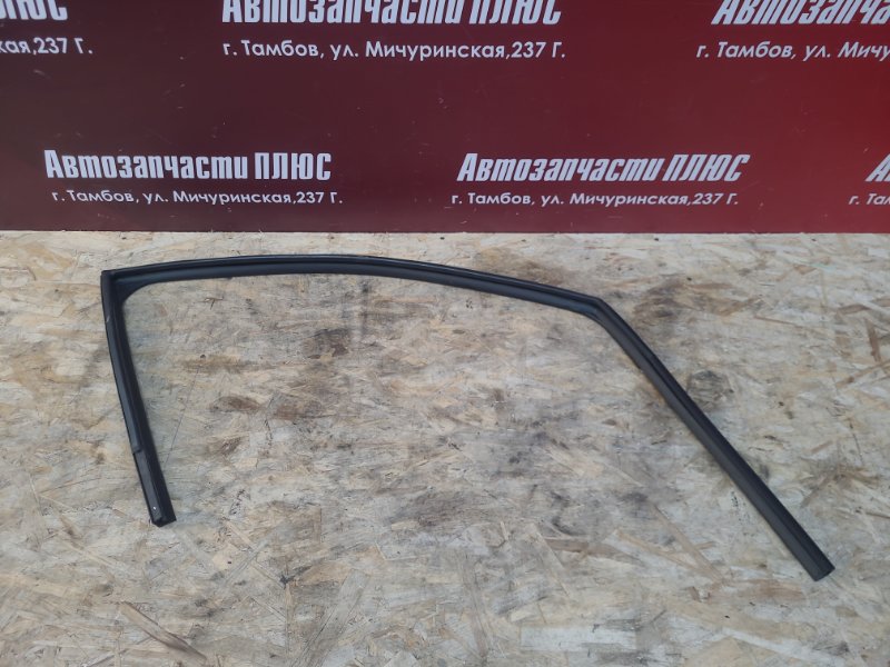 Уплотнитель стекла      двери