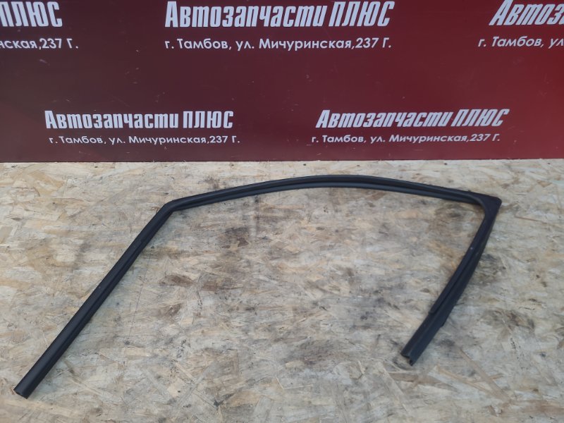 Уплотнитель стекла      двери
