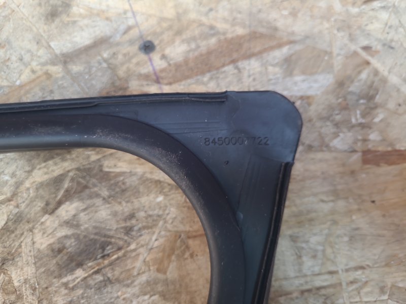 Уплотнитель стекла      двери