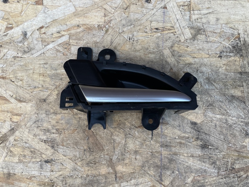 Внутренняя  ручка двери