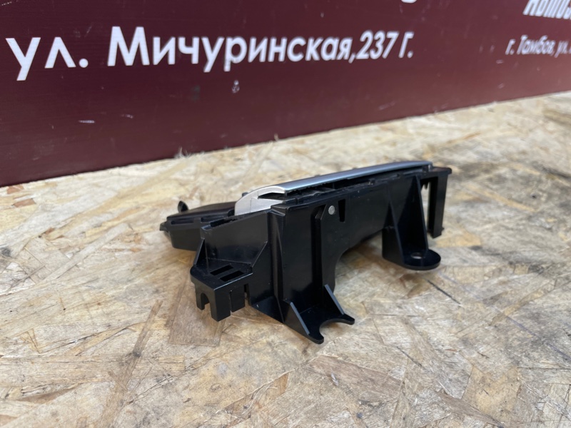 Внутренняя  ручка двери