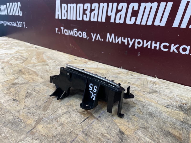 Внутренняя ручка     двери