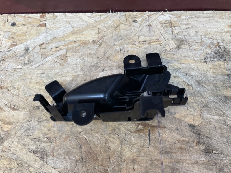 Внутренняя ручка     двери