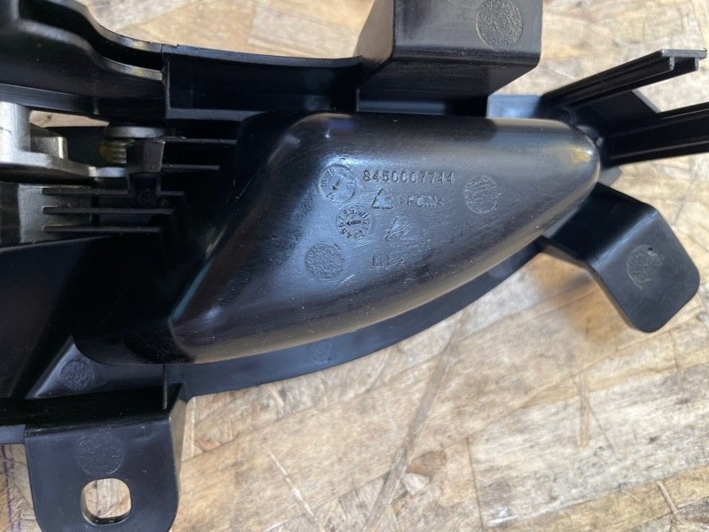 Внутренняя ручка     двери