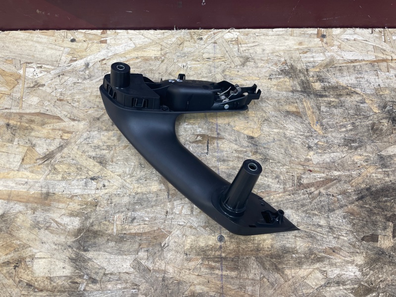 Внутренняя ручка     двери