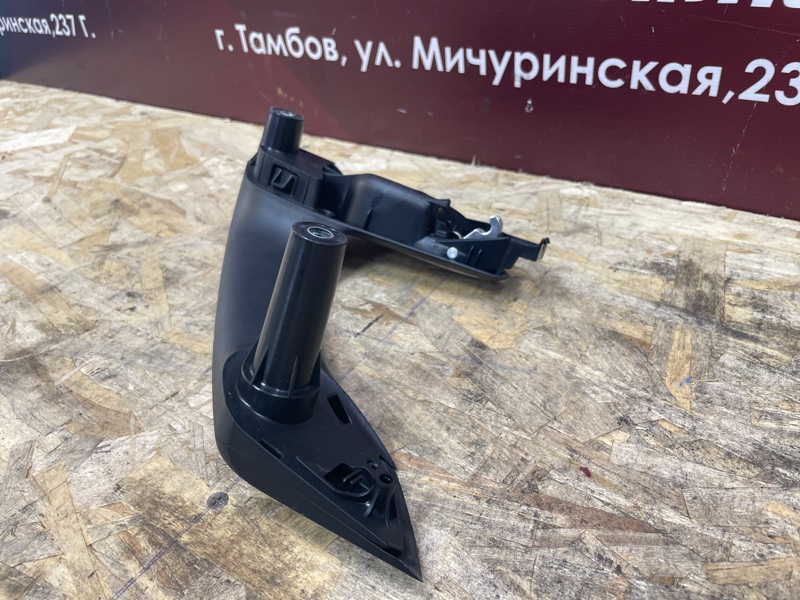 Внутренняя ручка     двери