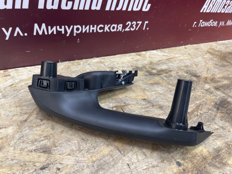 Внутренняя ручка     двери