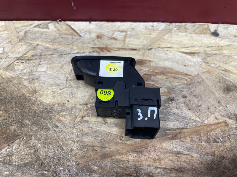 Кнопка стеклоподъемника