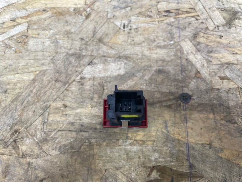 Кнопка аварийной сигнализации