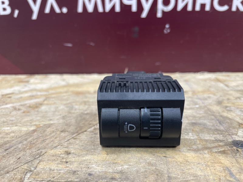 Кнопка корректора фар