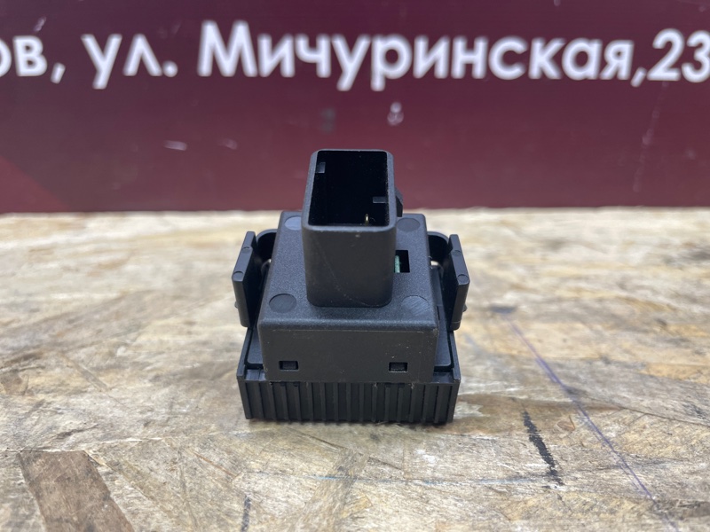 Кнопка корректора фар