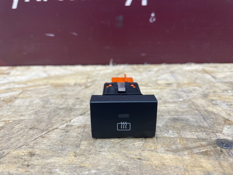 Кнопка обогрева заднего стекла