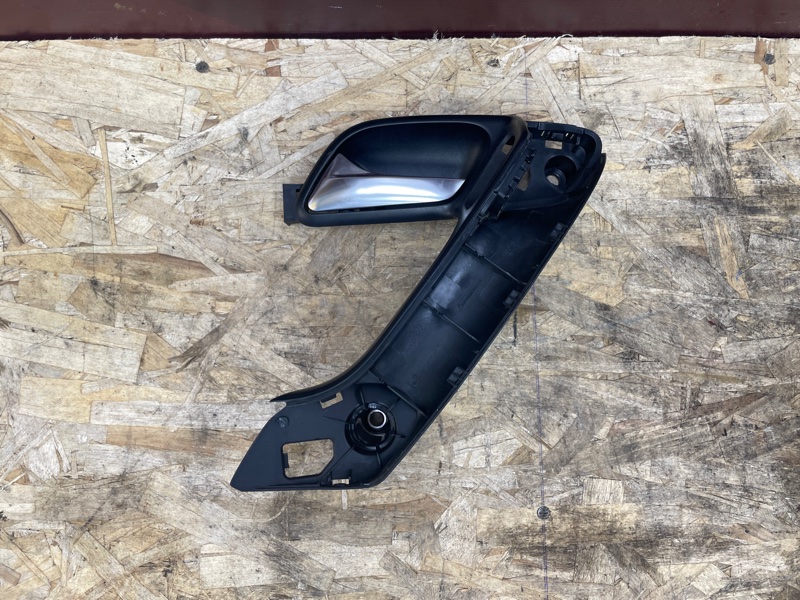 Внутренняя ручка     двери