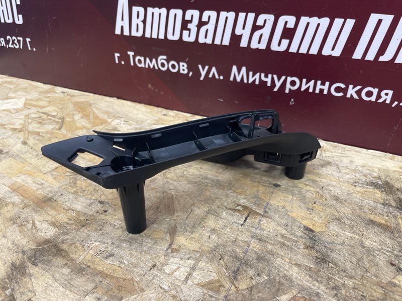 Внутренняя ручка     двери