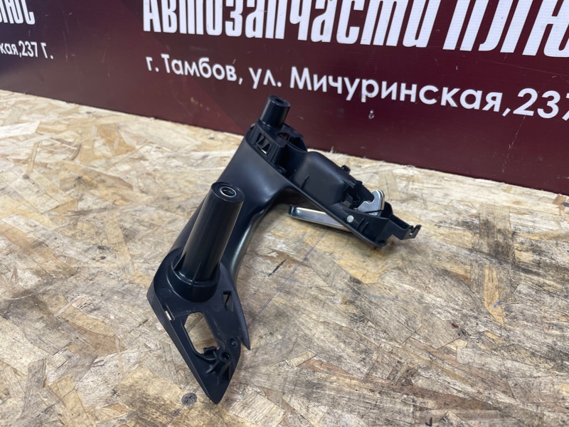 Внутренняя ручка     двери