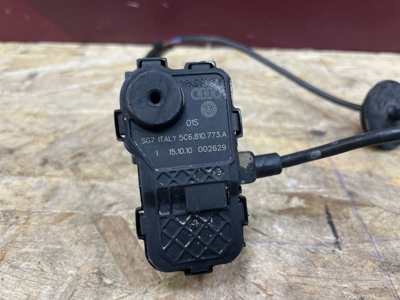 Замок лючка бензобака