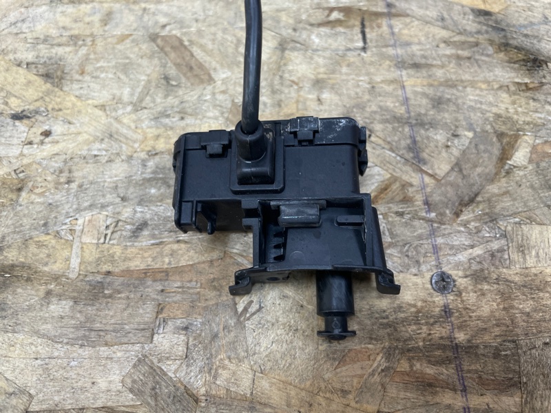 Замок лючка бензобака