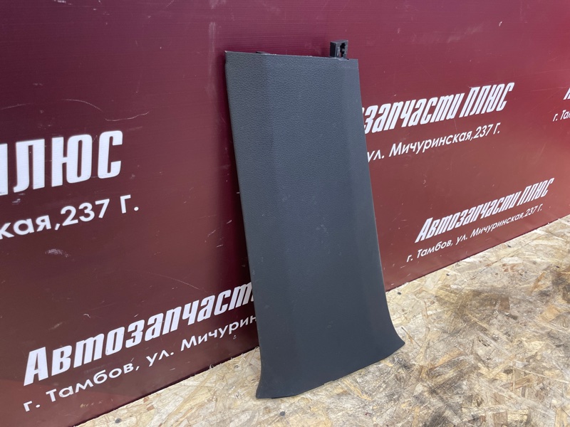 Обшивка средней стойки