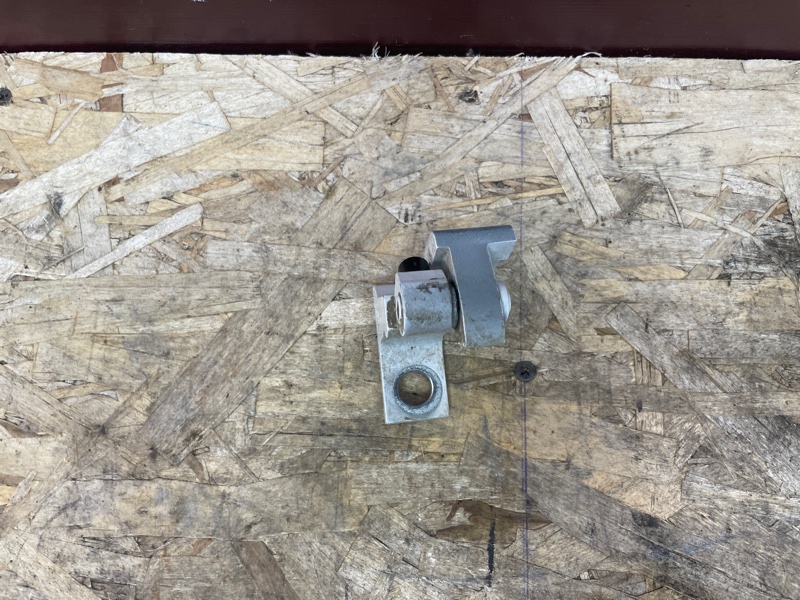 Петля двери