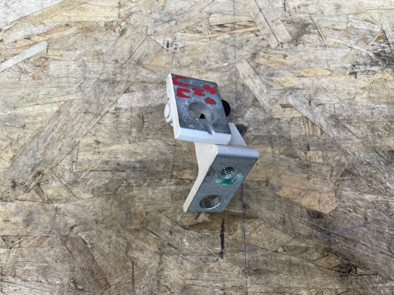 Петля двери