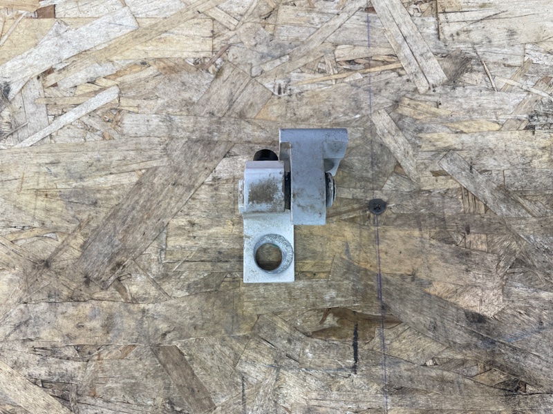 Петля двери