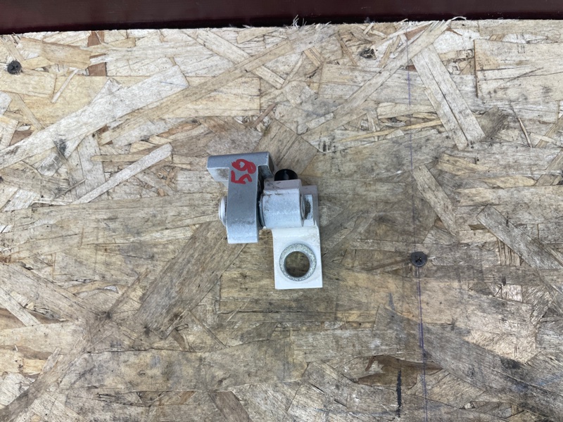 Петля двери