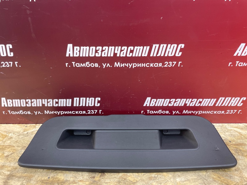 Обшивка двери багажника