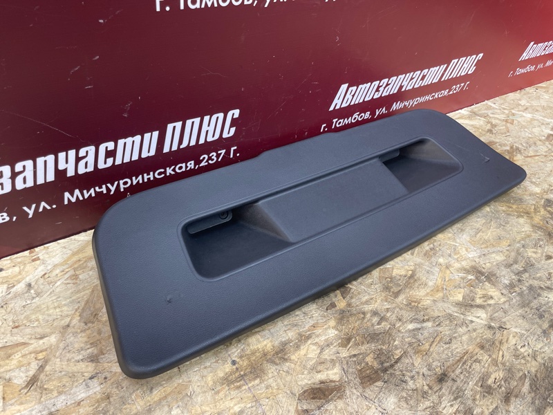 Обшивка двери багажника