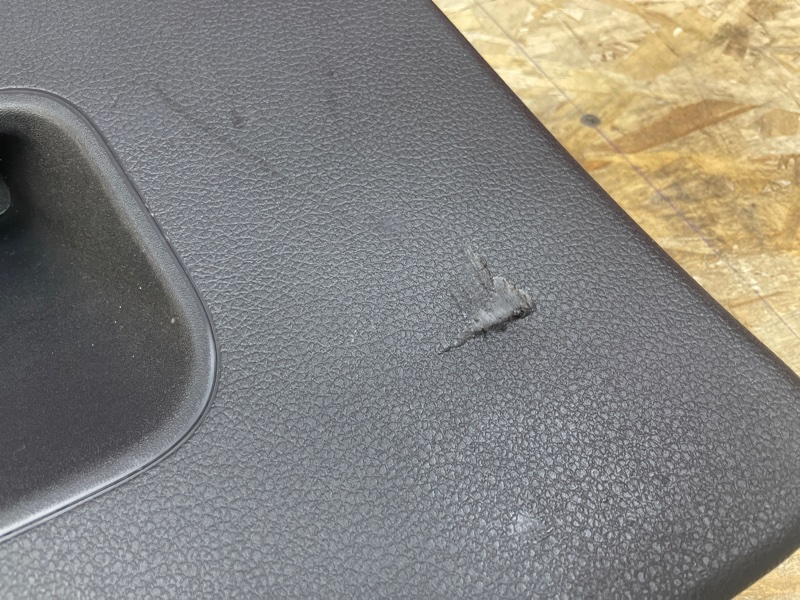 Обшивка двери багажника