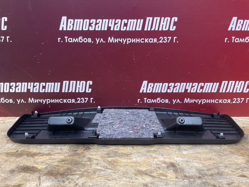Обшивка двери багажника