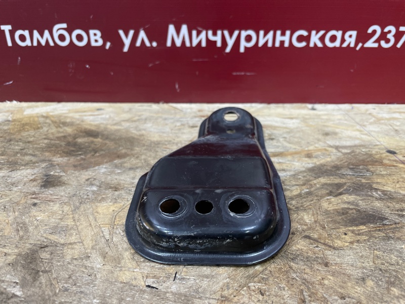 Кронштейн подрамника