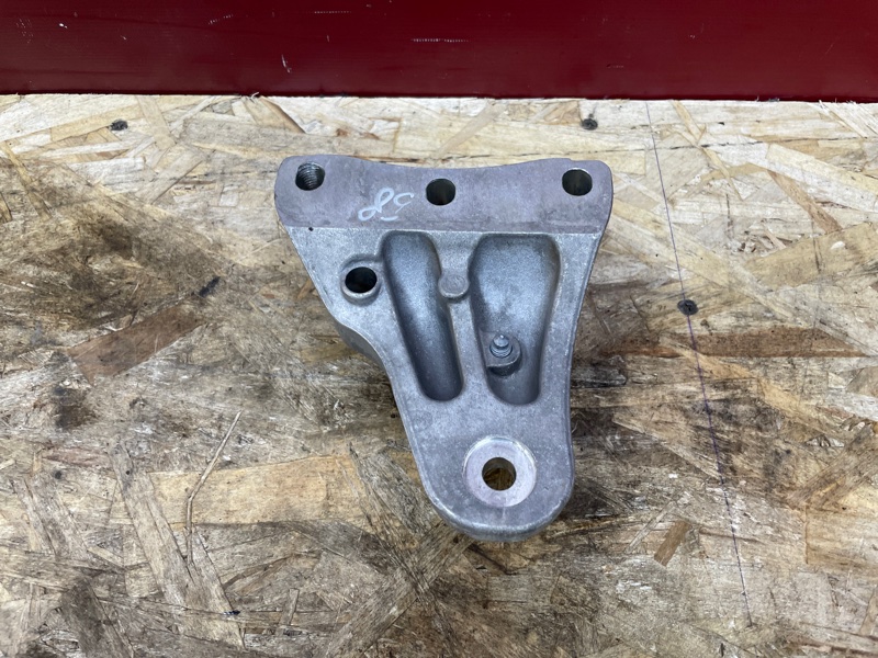 Кронштейн    опоры двигателя