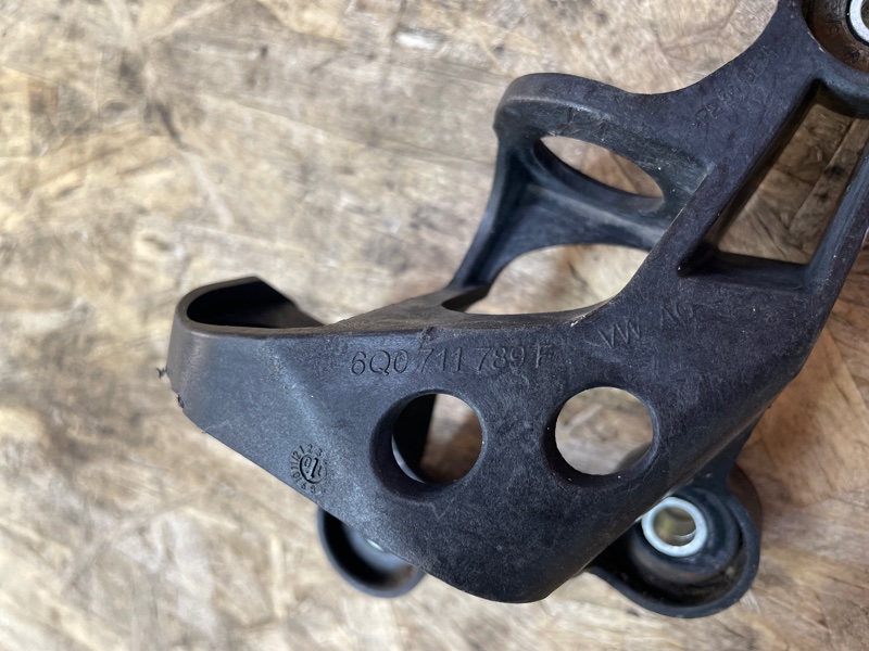 Кронштейн троса КПП