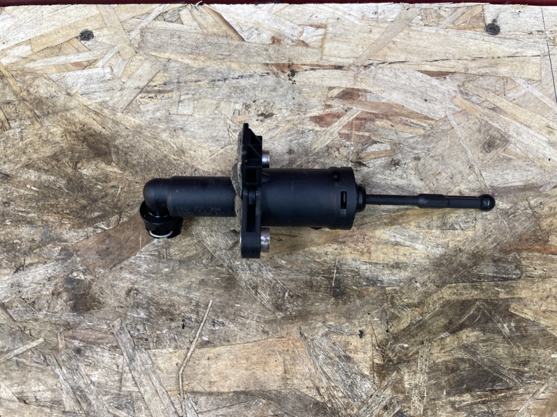 Главный цилиндр сцепления