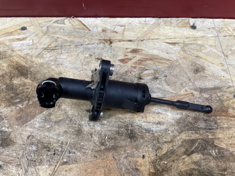 Главный цилиндр сцепления