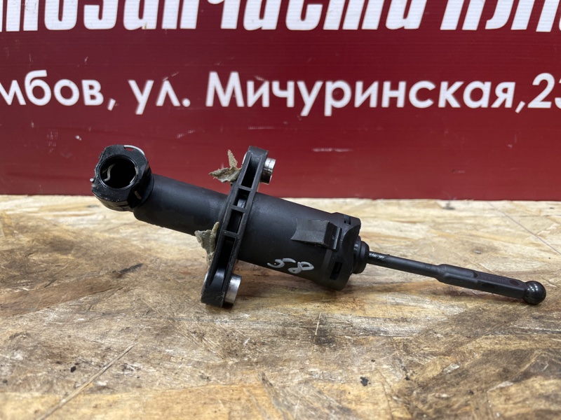 Главный цилиндр сцепления