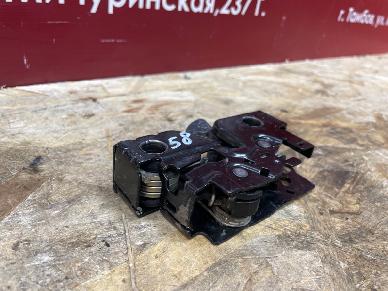 Замок капота