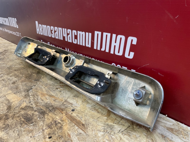 Накладка крышки багажника