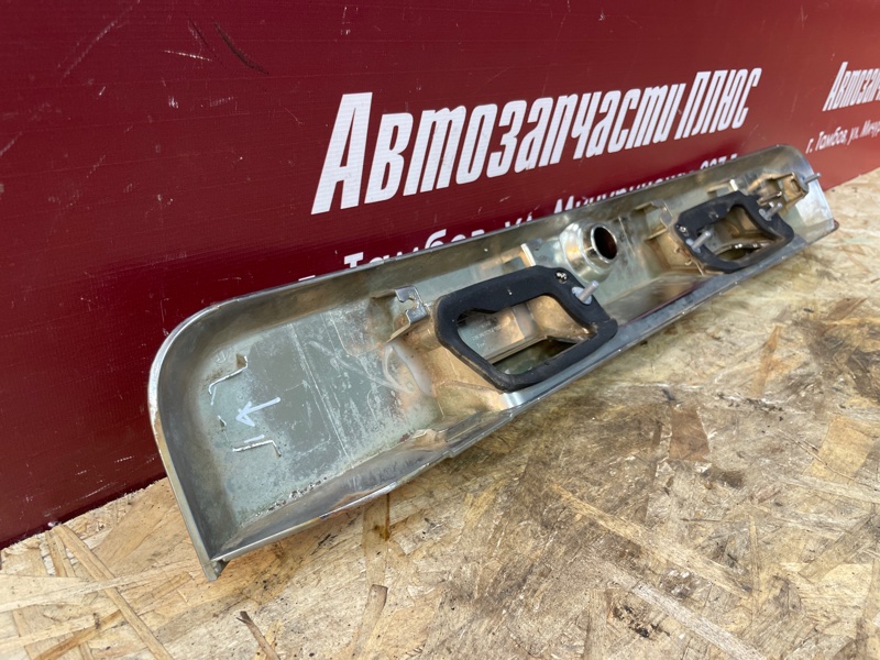 Накладка крышки багажника