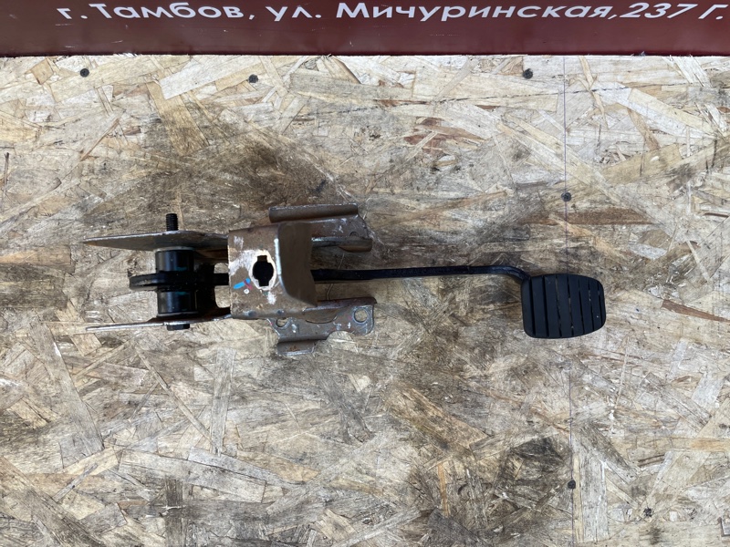 Педаль тормоза