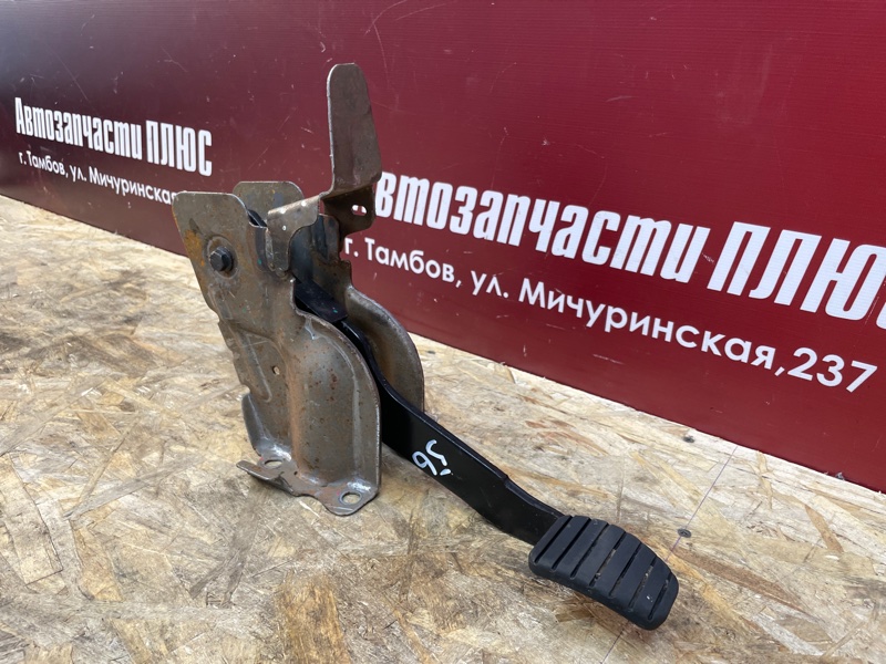 Педаль тормоза