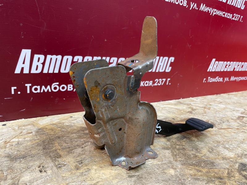 Педаль тормоза