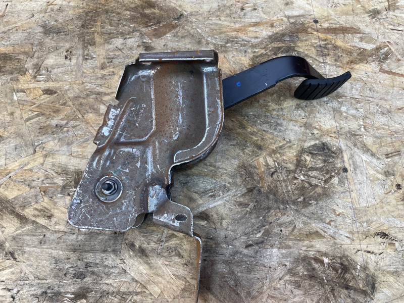 Педаль тормоза