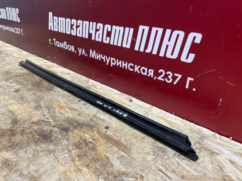 Уплотнитель стекла двери внутренний
